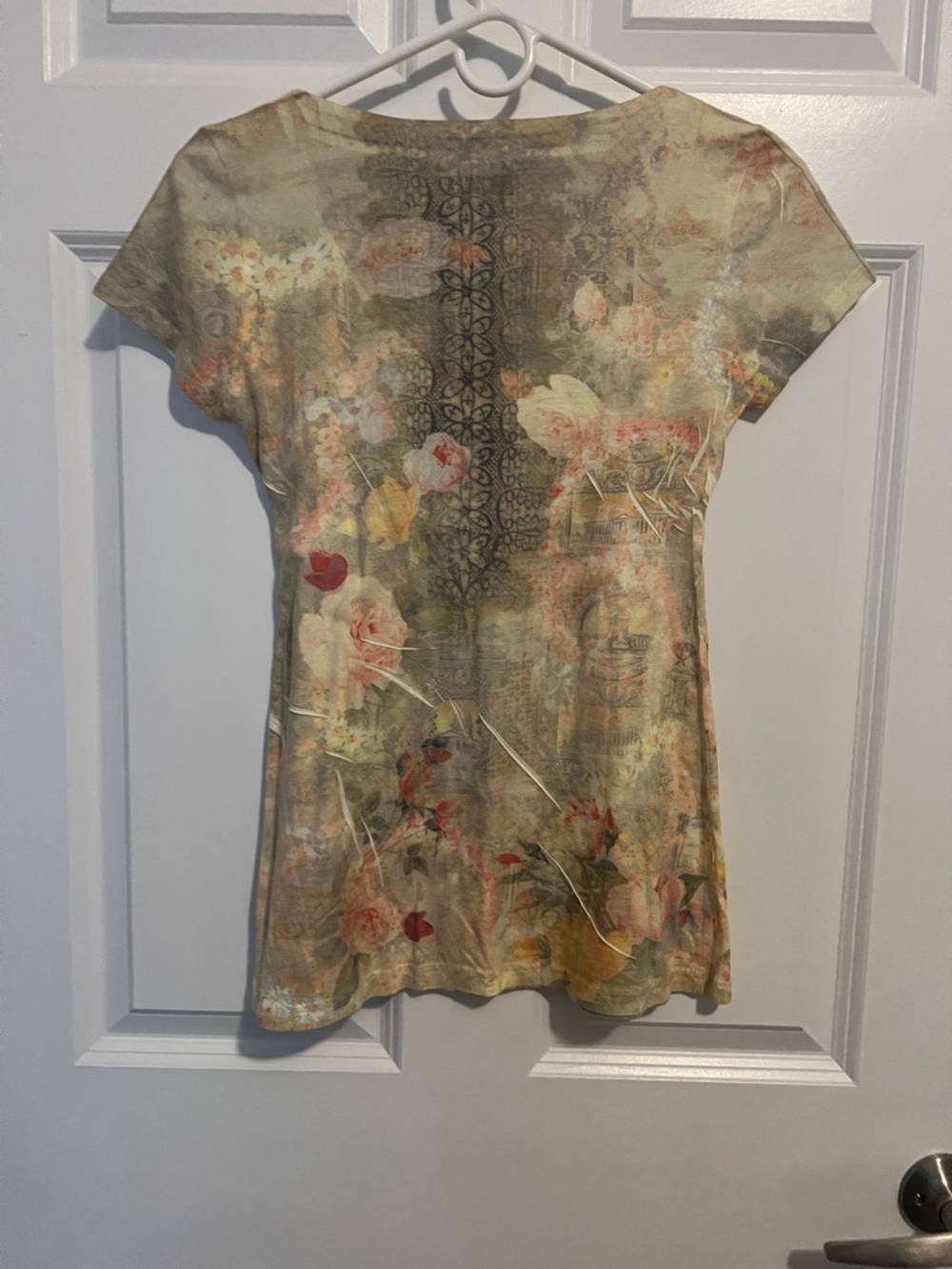 Love Floral V-Neck Short Sleeve Top in Cream and Pastel - Picture 4 of 4